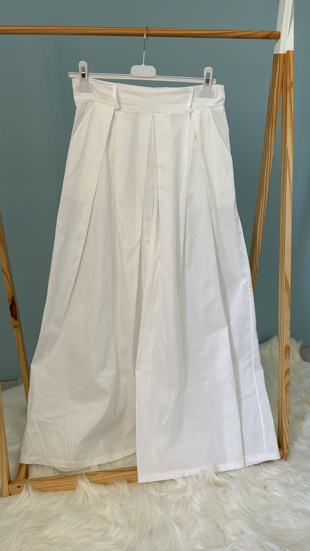 Pantalon Palazzo Elise blanc sur cintre
