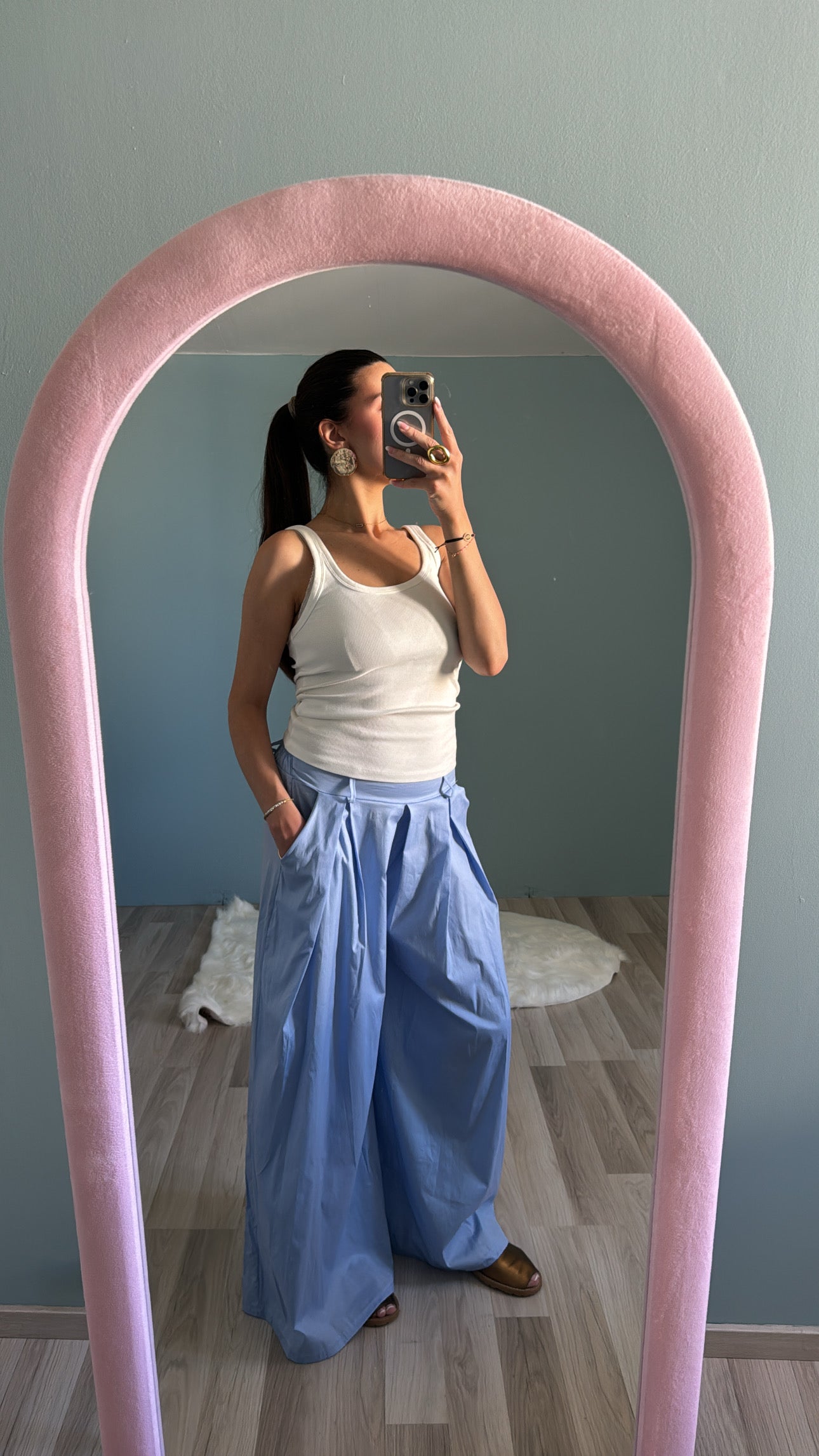 Pantalon Palazzo Elise bleu ciel porté