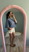 Top Olivia bleu marine porté